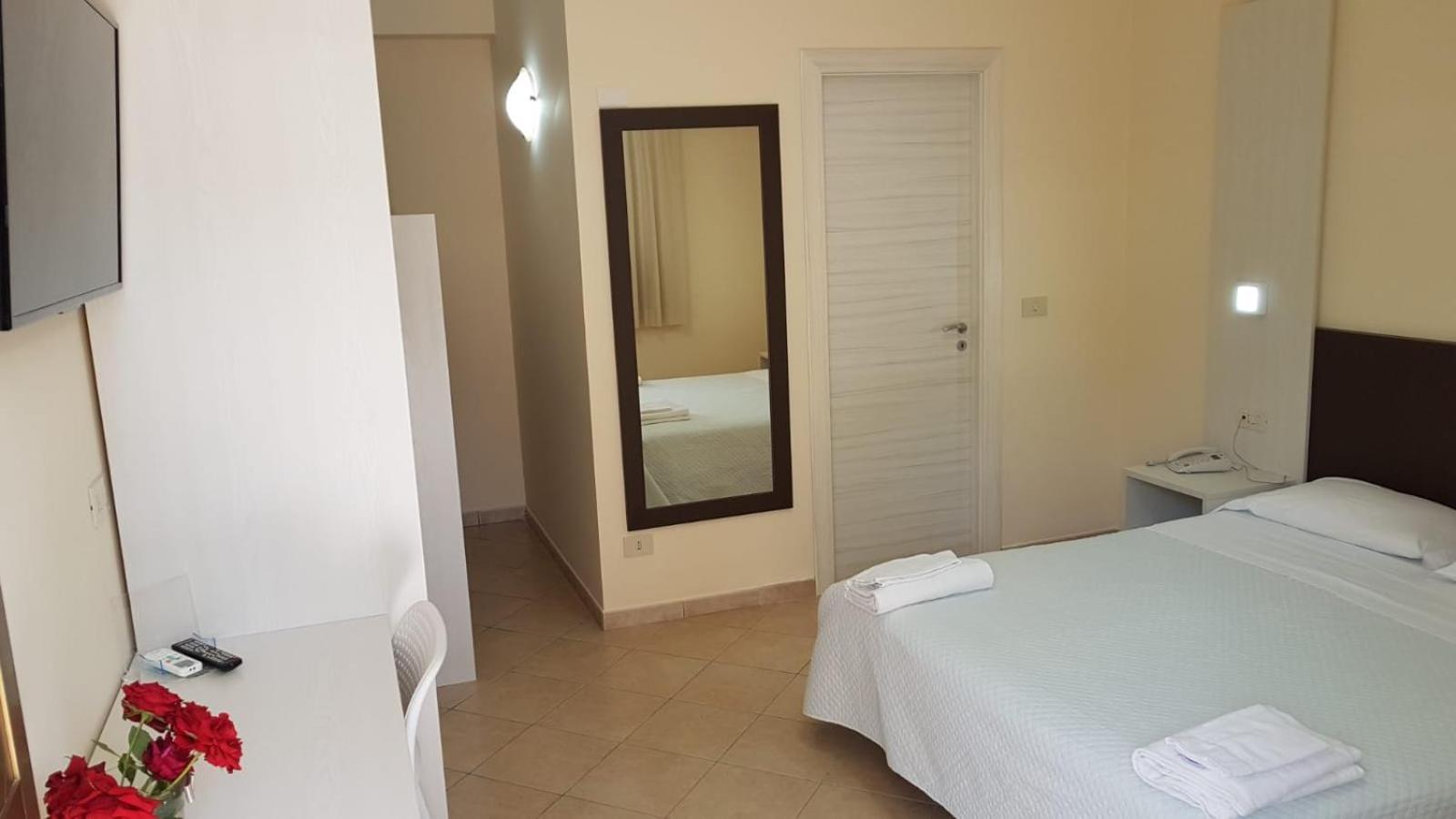 Hotel La Praia Zambrone Ngoại thất bức ảnh